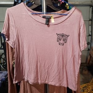 S Pink Top w Tiger logo Forever 21